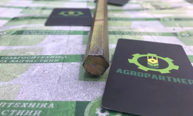 Вал СЗГ 00.674 клапана минудобрений ящика зернотукового (1530мм) СЗ - фото № 1