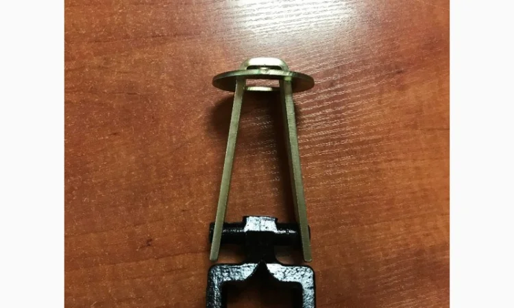 Кронштейн стойки культиватора John Deere в сборе ( пешка + кольцо ) - фото № 2