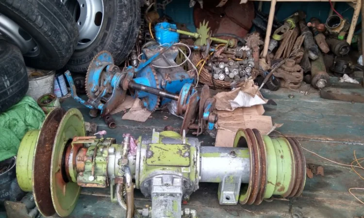 Продам для косилки Е-303 Fortschritt редуктор з гідронасосами та багато запчастин - фото № 1