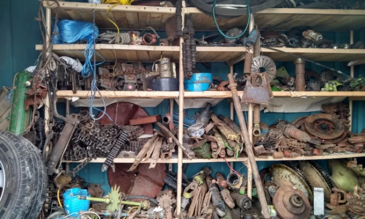 Продам для косилки Е-303 Fortschritt редуктор з гідронасосами та багато запчастин - фото № 2