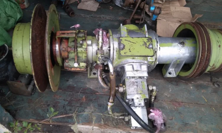 Продам для косилки Е-303 Fortschritt редуктор з гідронасосами та багато запчастин - фото № 3