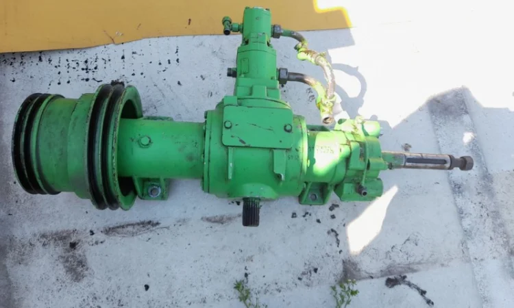 Для косарки Fortschritt E-303 конічний редуктор середній з гідронасосами і біноклем - фото № 2