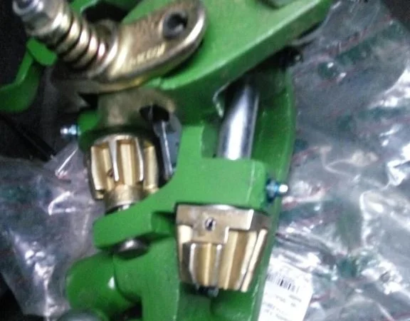 Вязальный аппарат для пресс-подборщика тюкового JOHN DEERE 339, 349, 359, 459 - фото № 2