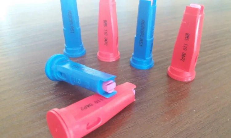 Двухструйный распылитель фирмы Agroplast - фото № 1