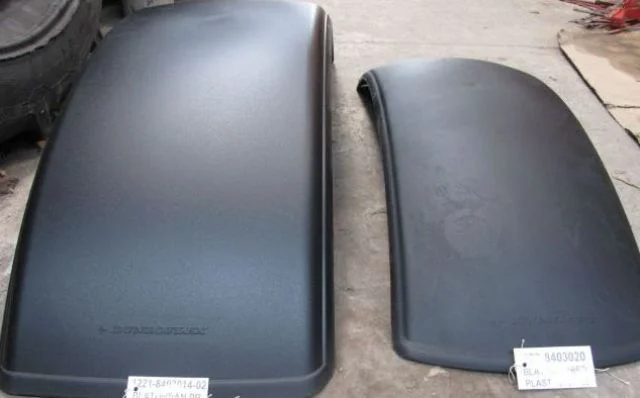 1221-8403014 Крыло переднее правое (пластик) 420х1425 - фото № 1