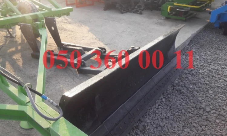 Дорожный отвал, убирает снег, на ЮМЗ и МТЗ - фото № 1