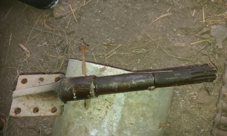 Вал цапфы переднего моста Т-40 (Т50-3001184) п-во СССР - фото № 1