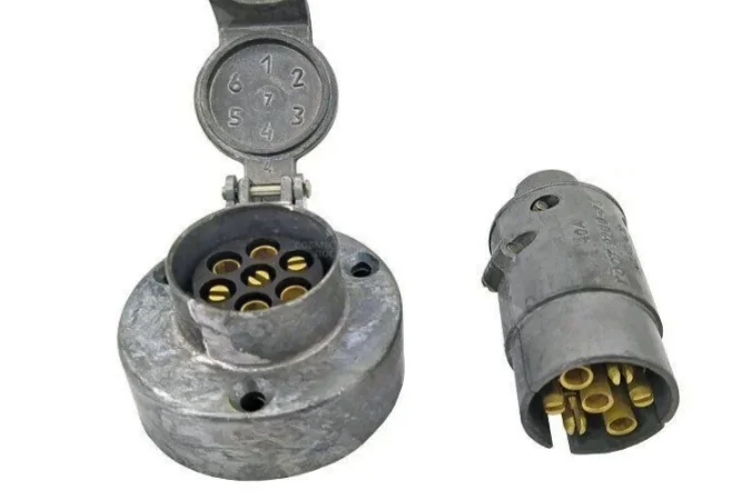 Разьем прицепа тракторного ПТС-4, ПТС-9 (папа+мама) - фото № 1