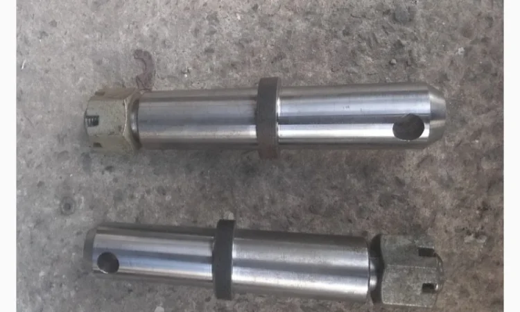 Палец автосцепки Т-150 с гайкой - фото № 1