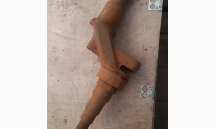 Ось коленчатая колеса направяющегоТ-74 (75.32.011-1) коленось - фото № 1