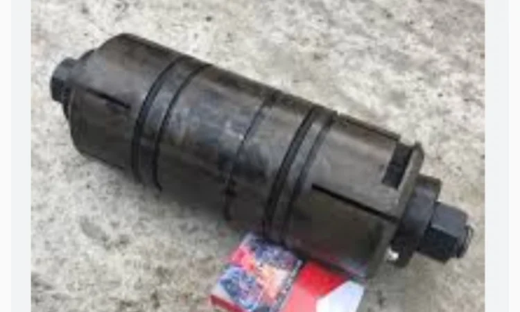 Вісь вертикального шарніру К-700, К-701 у сборі розрізна ( 700.28.00.010) - фото № 1