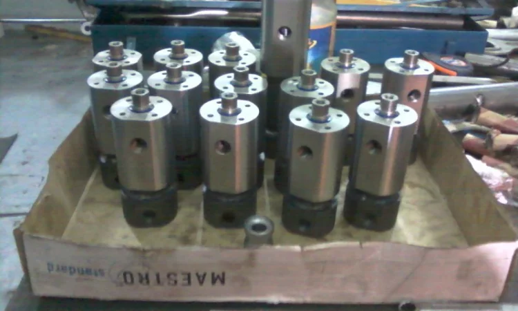 Ремонт гидроцилиндров погрузчиков Маниту(MANITOU), Терекс(Terex), Caterpillar, Volvo, Merlo - фото № 2