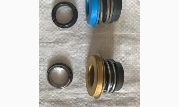 Сальник водяного насоса Raba Man D2156, D2356, D10 - фото № 1