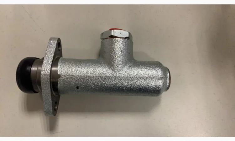 Головний гальмівний циліндр до трактора ZTS, ZETOR - фото № 1