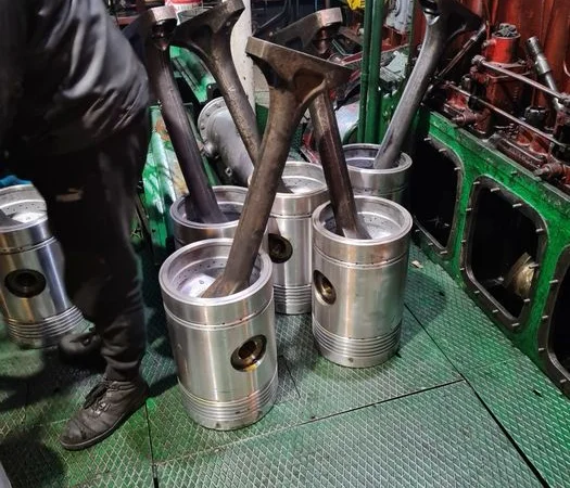 Запчасти судовых дизелей Scoda, CAT, Volvo, Nvd, Mann, Doitz, Perkins, Burgomister.Wartsila - фото № 1