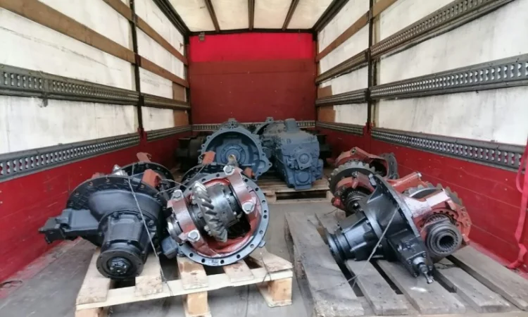 Грузовые автозапчасти Урал, Зил, Камаз, Краз, МАЗ, Газ - фото № 1