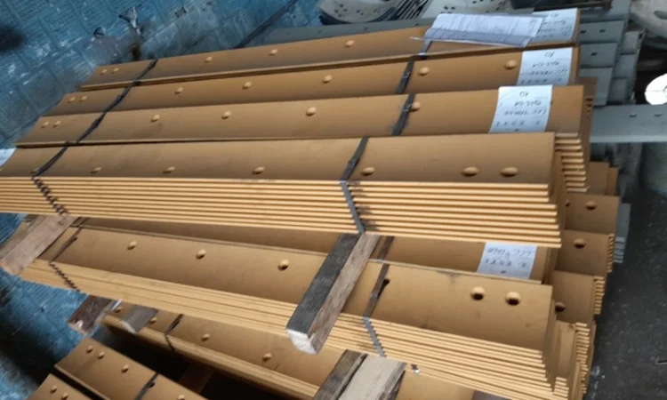 Ніж леміш відвалу ріжуча кромка лезо грейдера ДЗ-143, ДЗ-180, ДЗ-122, ГС-14.02, ГП-13.01 - фото № 1