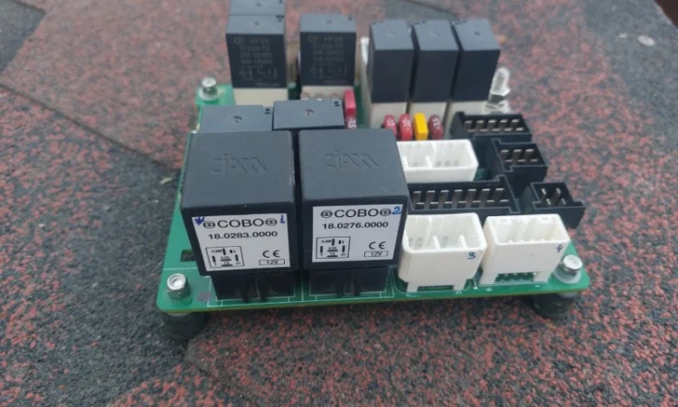 4C-01178000 Електричний блок керування Дієчі - фото № 1