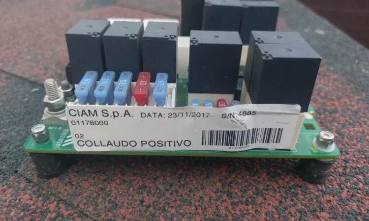 4C-01178000 Електричний блок керування Дієчі - фото № 2