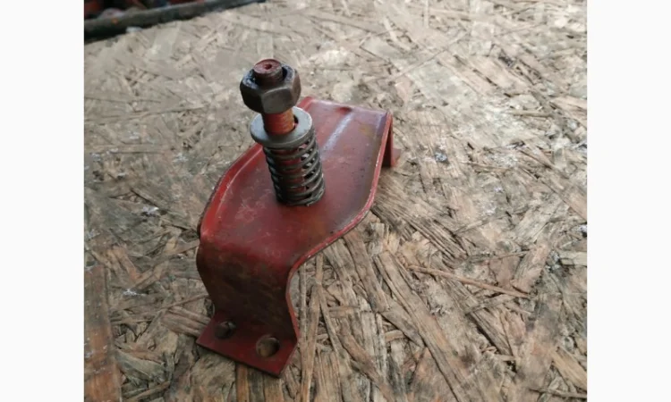 Кронштейн радиатора ЮМЗ - фото № 2