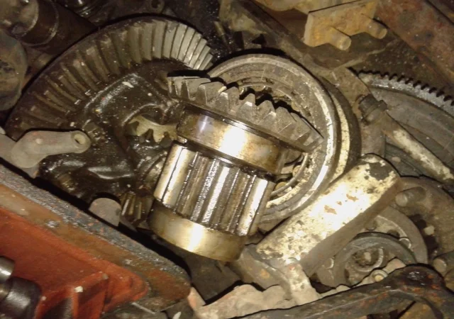 Вал ведущий 40-3502023 барабанных тормозов заднего моста трактора ЮМЗ 6 - фото № 4