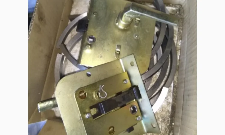 Замок двери Т-150 в сборе - фото № 2