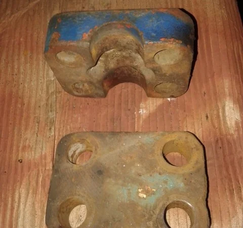 Крышка бугеля стойки Т-150 (150.56.115-2) - фото № 1