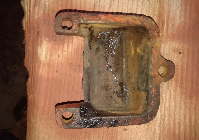 Крышка 151.31.111-1 переднего кронштейна рессоры, тракторов Т-151, Т-156 - фото № 2