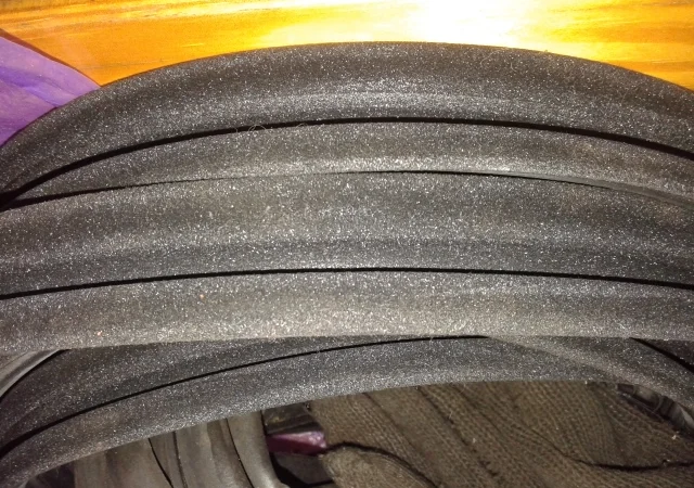 Уплотнение стекла двери Т-150 (бархатка) - фото № 1