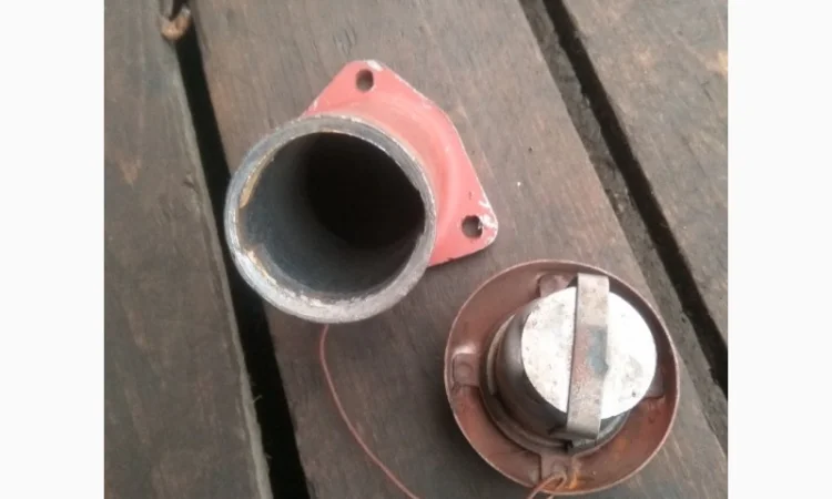 Горловина заливная с сапуном ЮМЗ - фото № 2