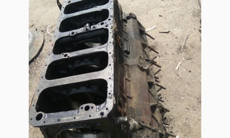 Блок двигателя ЯМЗ-240 - фото № 1