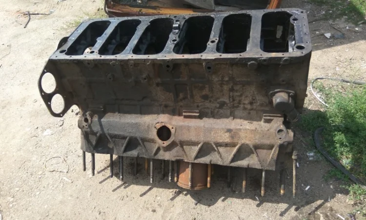Блок двигателя ЯМЗ-240 - фото № 2