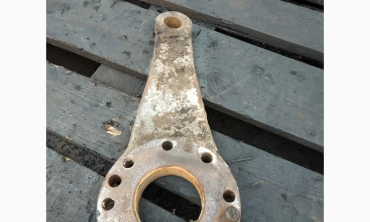 Кулак поворотный ХТЗ-121 (нижний) - фото № 1