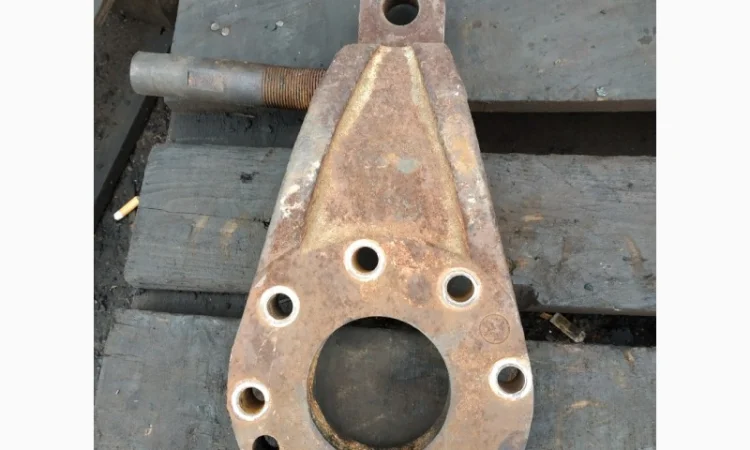 Кулак поворотный ХТЗ-121 (верхний) - фото № 2