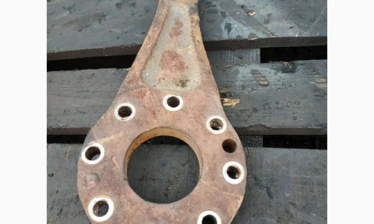 Кулак поворотный ХТЗ-121 (верхний) - фото № 3