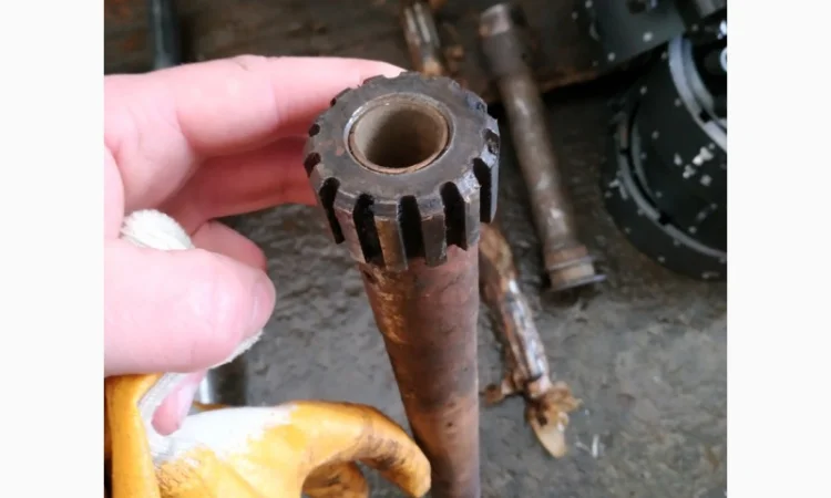 Вал привода ВОМ промежуточный ЮМЗ (36-1701072) - фото № 1