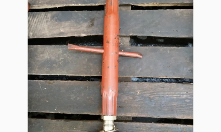 Центральный винт навески ЮМЗ завод - фото № 1