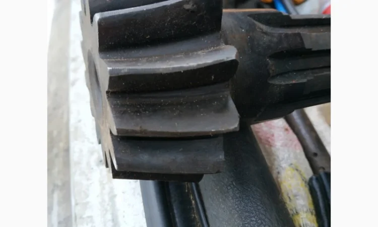 Вал вторичный ЮМЗ (хвостовик) б/у - фото № 1