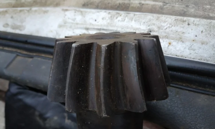 Вал вторичный ЮМЗ (хвостовик) б/у - фото № 2