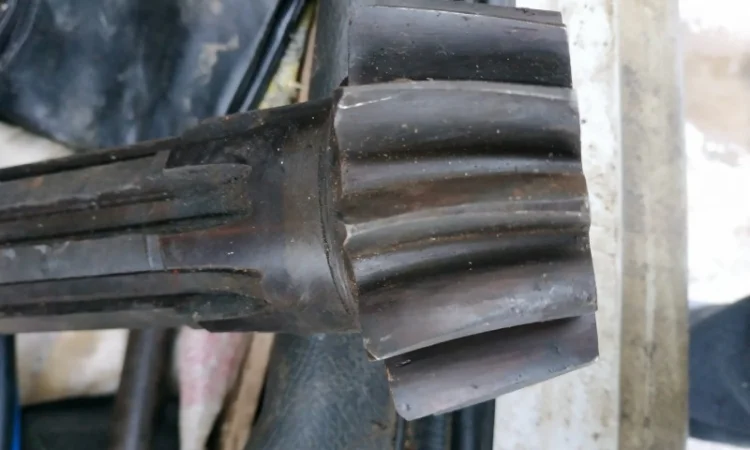 Вал вторичный ЮМЗ (хвостовик) б/у - фото № 3