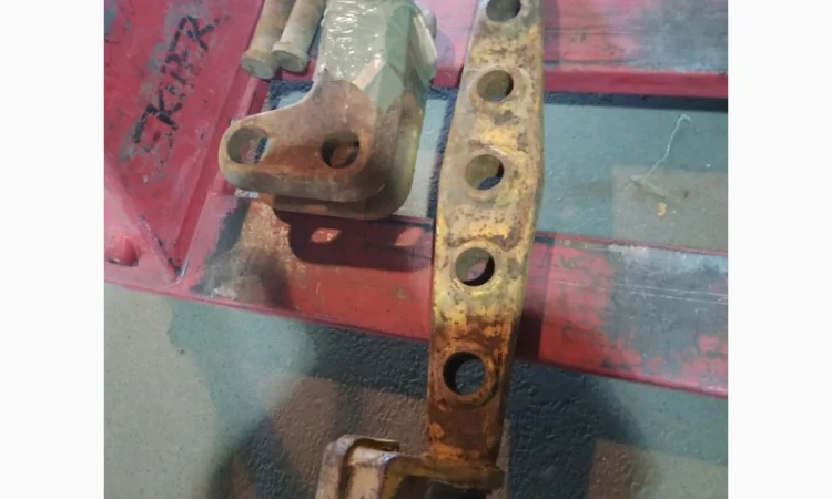 Скоба прицепная, упряжная К-700 - фото № 1