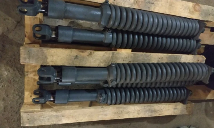 Винт натяжной ДТ-75 (механический) - фото № 1