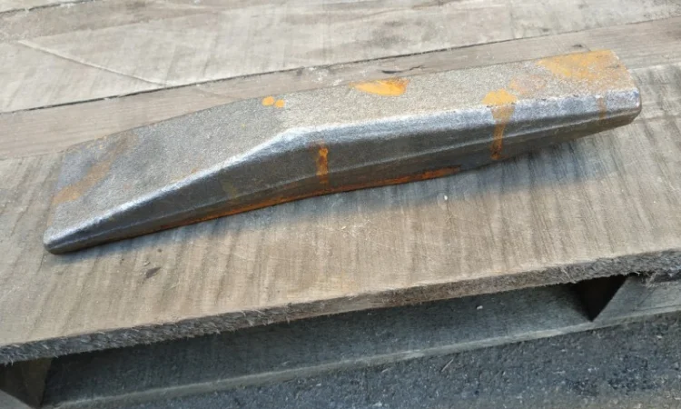 Зуб ковша экскаватора МТЗ, ЮМЗ - фото № 1