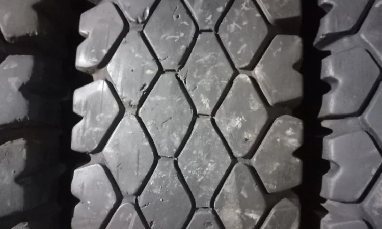 Бу шина 280-508 (10.00-20) ромб на камаз, Зил (Кама, Белшина, Росава) - фото № 1