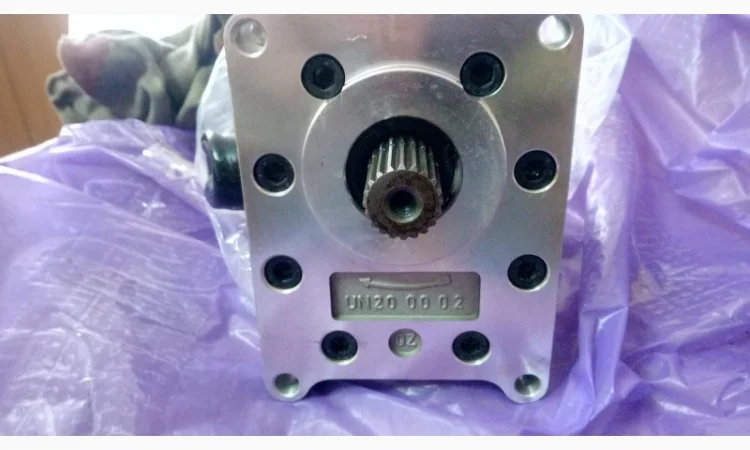 Насос гидроусилителя руля Татра 815 - фото № 1