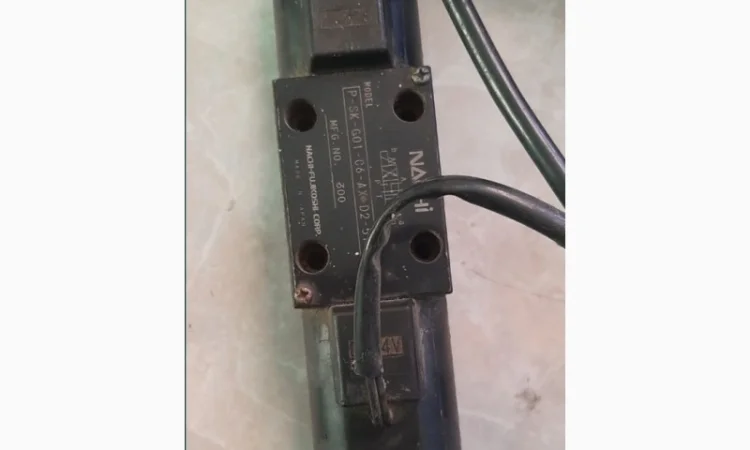 Электрический гидрораспределитель Nachi Japan - фото № 1