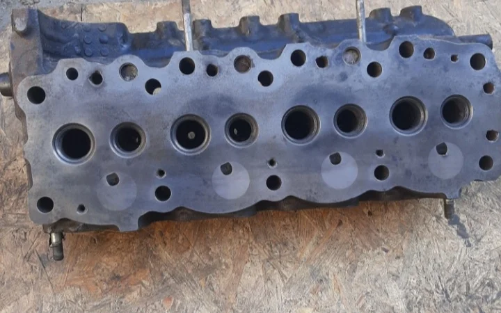 Головка блока двигателя исузу 4FE1 погрузчик камацу - фото № 2