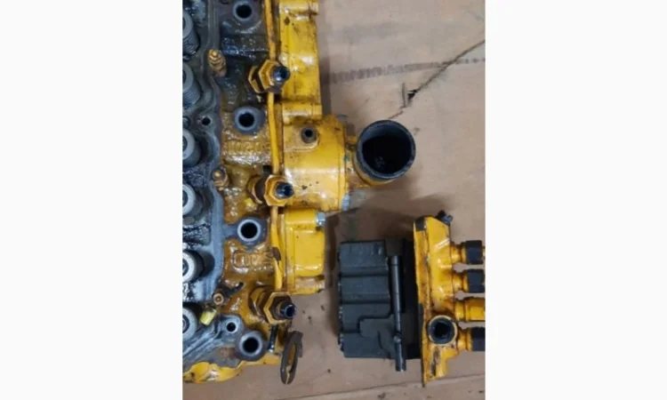 Головка блока двигателя митсубиси, Mitsubishi S4L - фото № 2