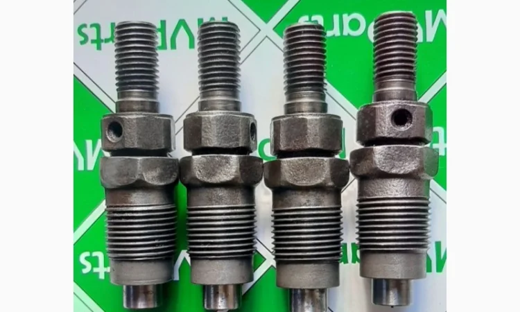 Топливные форсунки дизельного двигателя тоета Toyota 1DZ - фото № 2