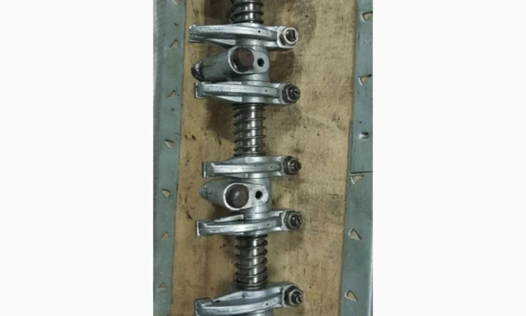 Ось коромысел двигателя митсубиси Mitsubishi S4L - фото № 2